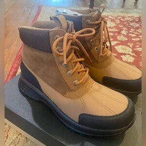 UGG Men’s Emmett Duck Boot- Chestnut